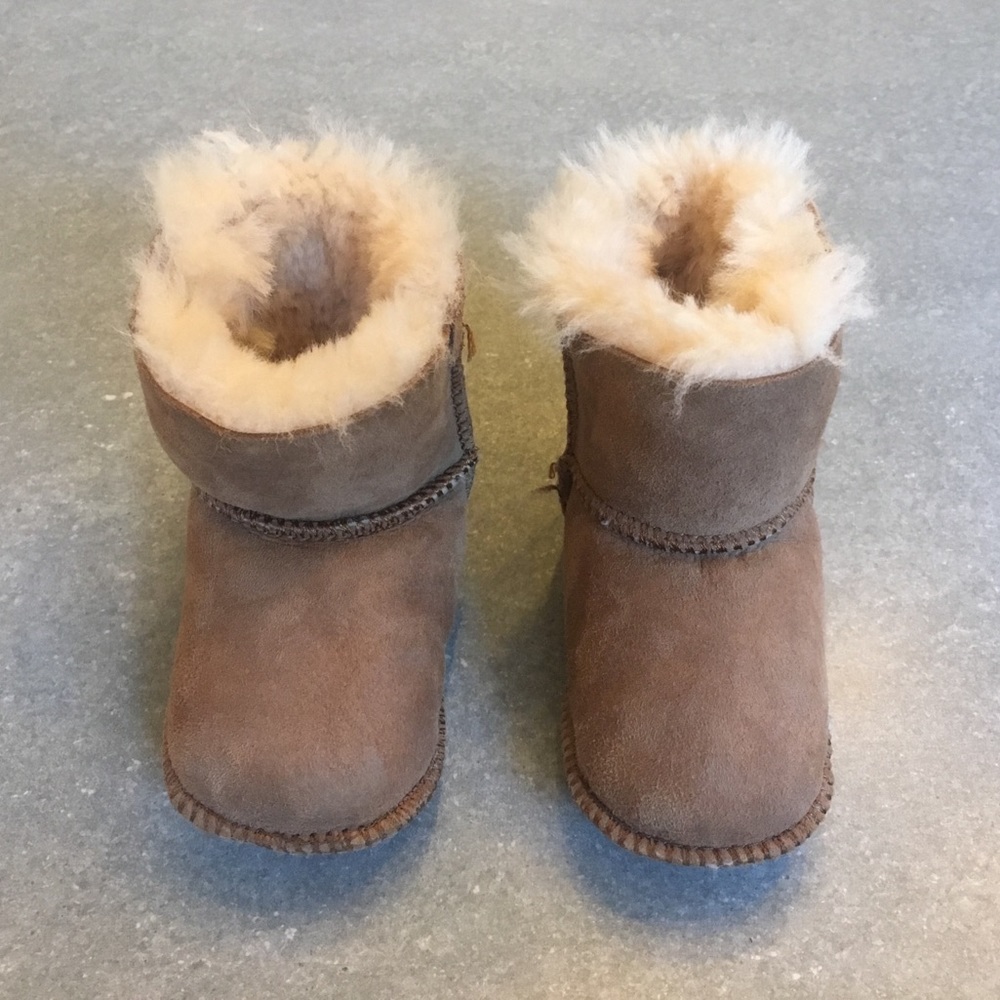 Ugg baby boots / booties in Chestnut